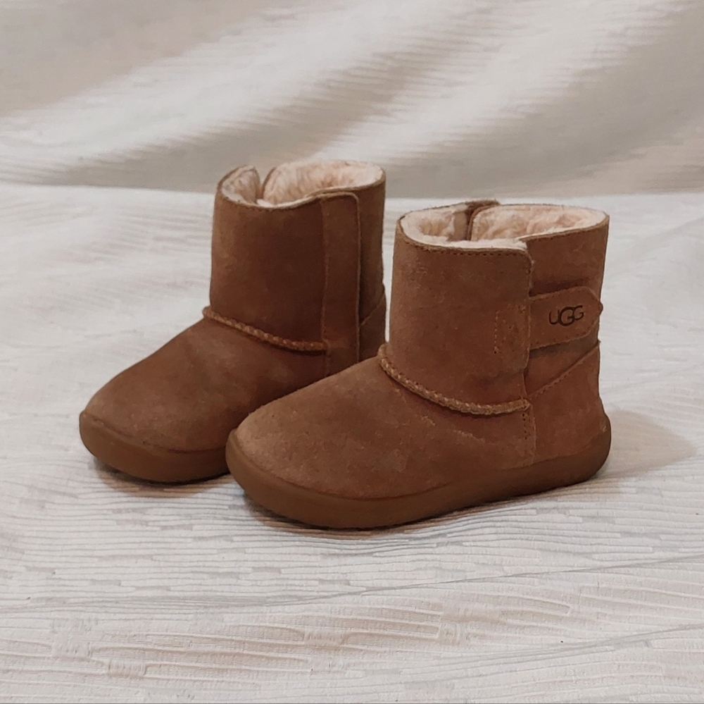 UGG Toddler Classic Short Sheepskin Boots - Chestnut